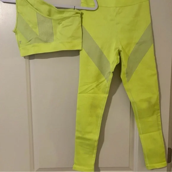 Fabletics  Neon Yellow Leggings and sports bra size small - Picture 2 of 5